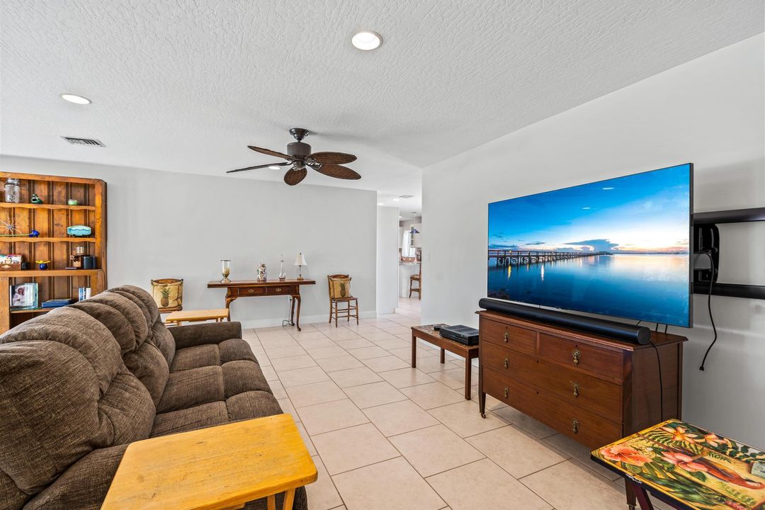 Recently Sold: $1,900,000 (2 beds, 2 baths, 1628 Square Feet)