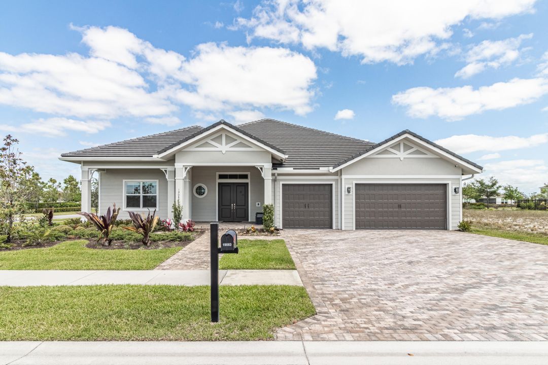 Recently Sold: $1,041,000 (4 beds, 3 baths, 3255 Square Feet)