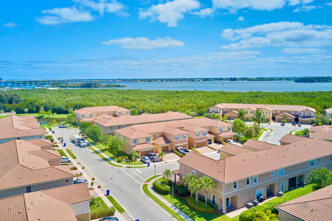 Recently Sold: $450,000 (3 beds, 2 baths, 2413 Square Feet)