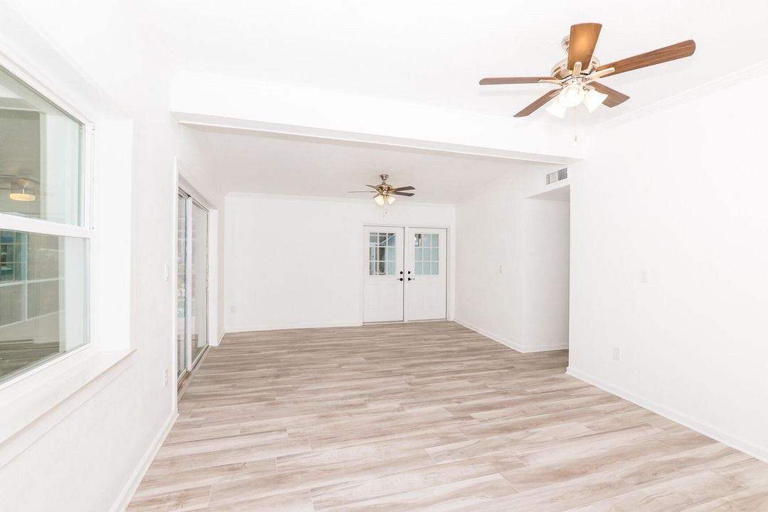 Recently Sold: $477,000 (3 beds, 2 baths, 2117 Square Feet)