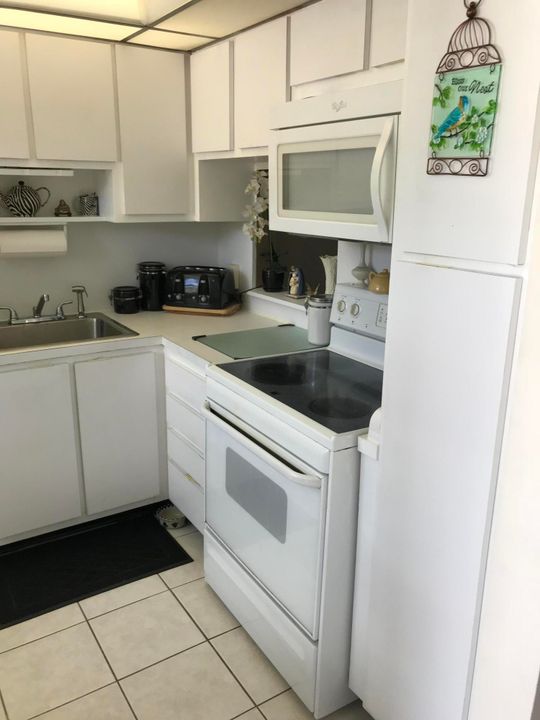 Recently Sold: $130,000 (2 beds, 2 baths, 924 Square Feet)
