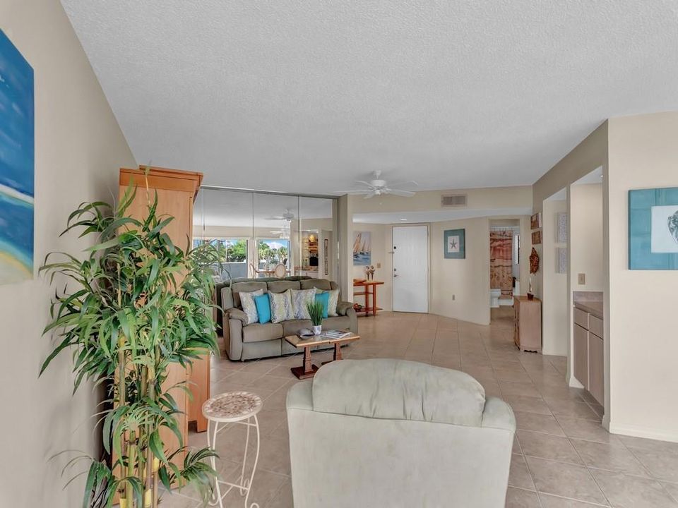 Recently Sold: $420,000 (2 beds, 2 baths, 1580 Square Feet)