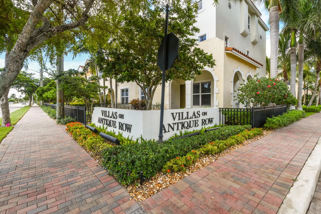 Recently Sold: $1,000,000 (3 beds, 3 baths, 2796 Square Feet)