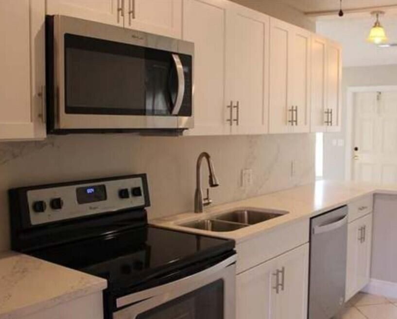 Recently Rented: $2,395 (2 beds, 1 baths, 2367 Square Feet)