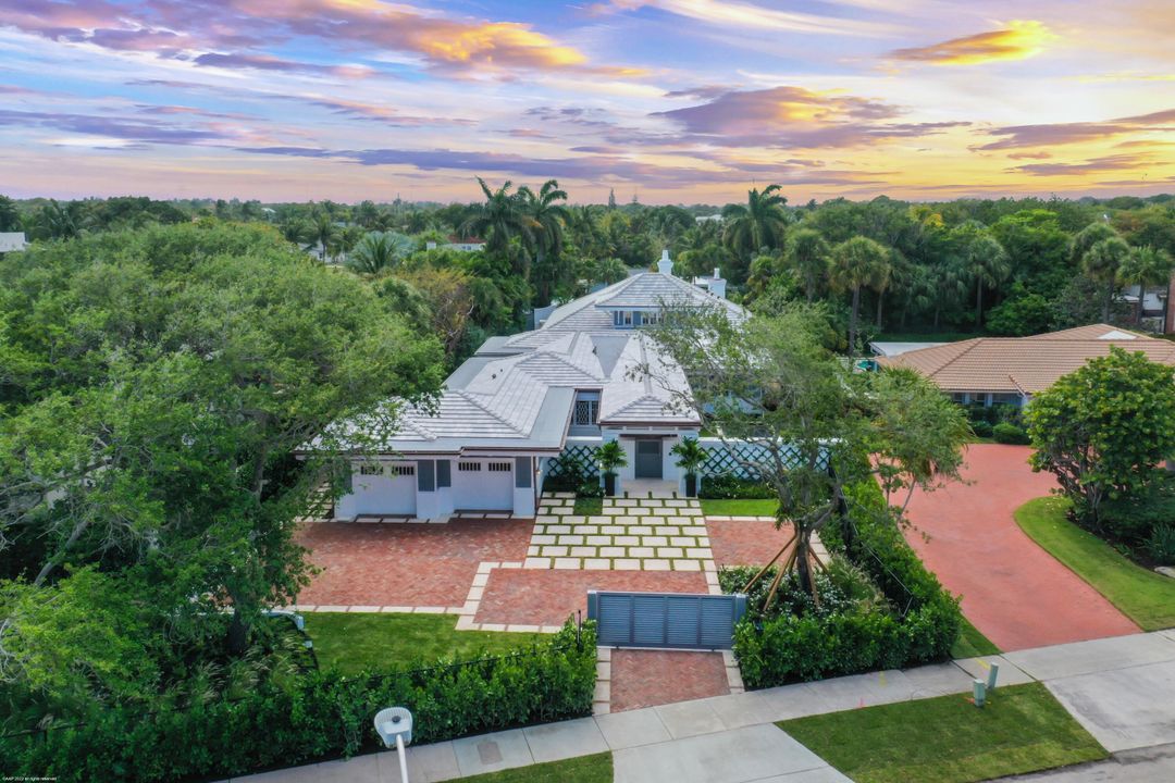 Recently Sold: $9,200,000 (4 beds, 3 baths, 4591 Square Feet)