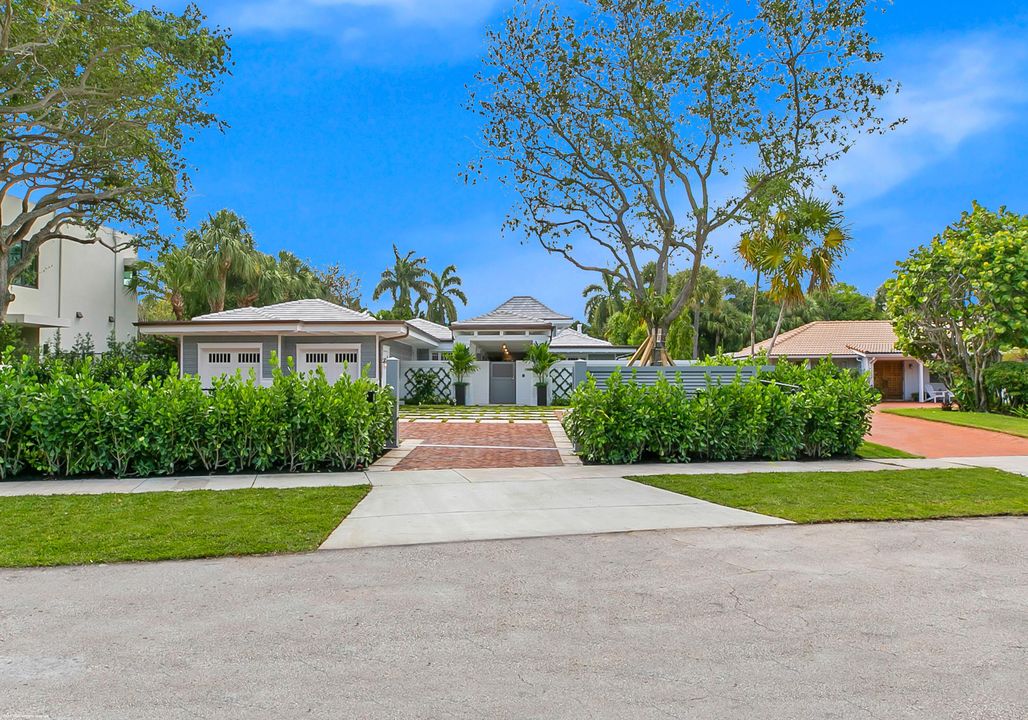 Recently Sold: $9,200,000 (4 beds, 3 baths, 4591 Square Feet)