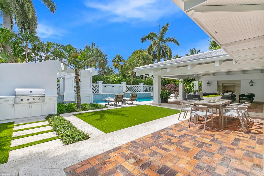 Recently Sold: $9,200,000 (4 beds, 3 baths, 4591 Square Feet)