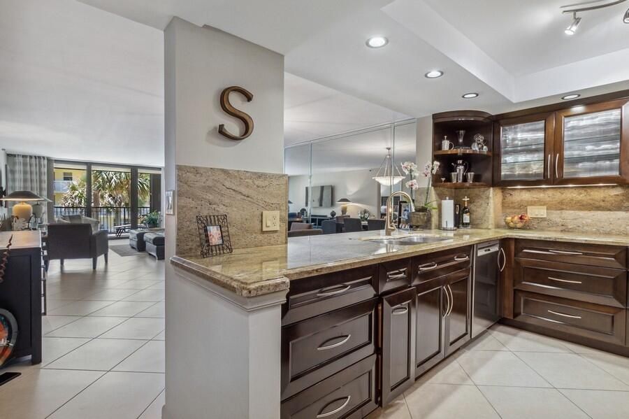 Recently Sold: $799,000 (2 beds, 2 baths, 1715 Square Feet)