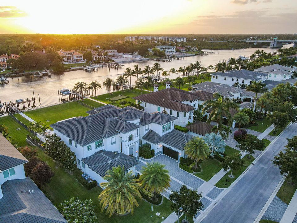 Recently Sold: $11,990,000 (7 beds, 7 baths, 7923 Square Feet)