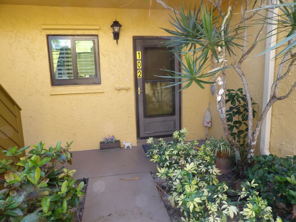 Recently Sold: $230,000 (2 beds, 2 baths, 1186 Square Feet)