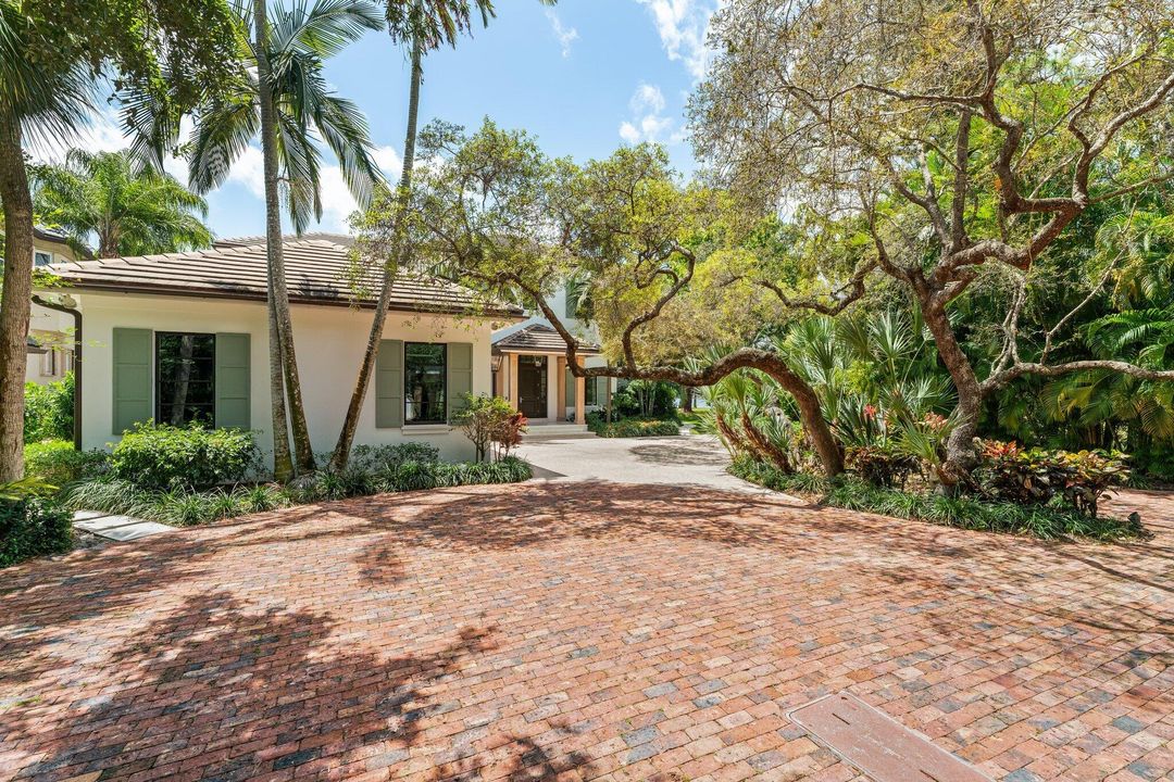 Recently Sold: $10,635,000 (6 beds, 5 baths, 5692 Square Feet)
