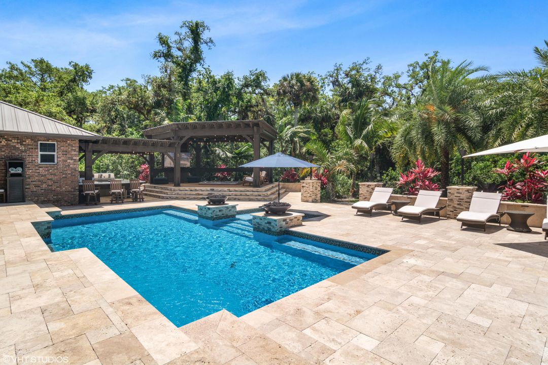 Recently Sold: $1,600,000 (4 beds, 5 baths, 3821 Square Feet)