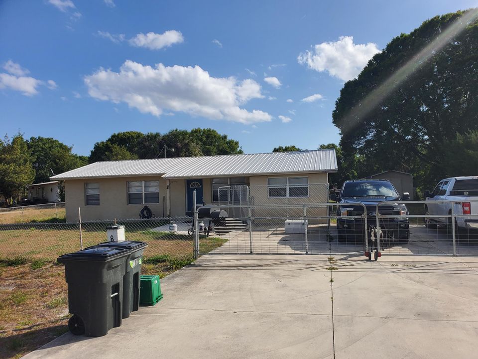 Recently Sold: $220,000 (3 beds, 1 baths, 900 Square Feet)