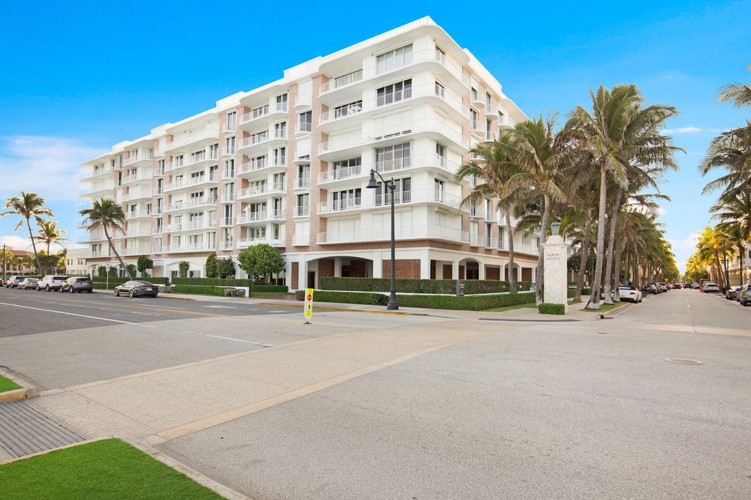Recently Sold: $2,245,000 (2 beds, 2 baths, 1539 Square Feet)
