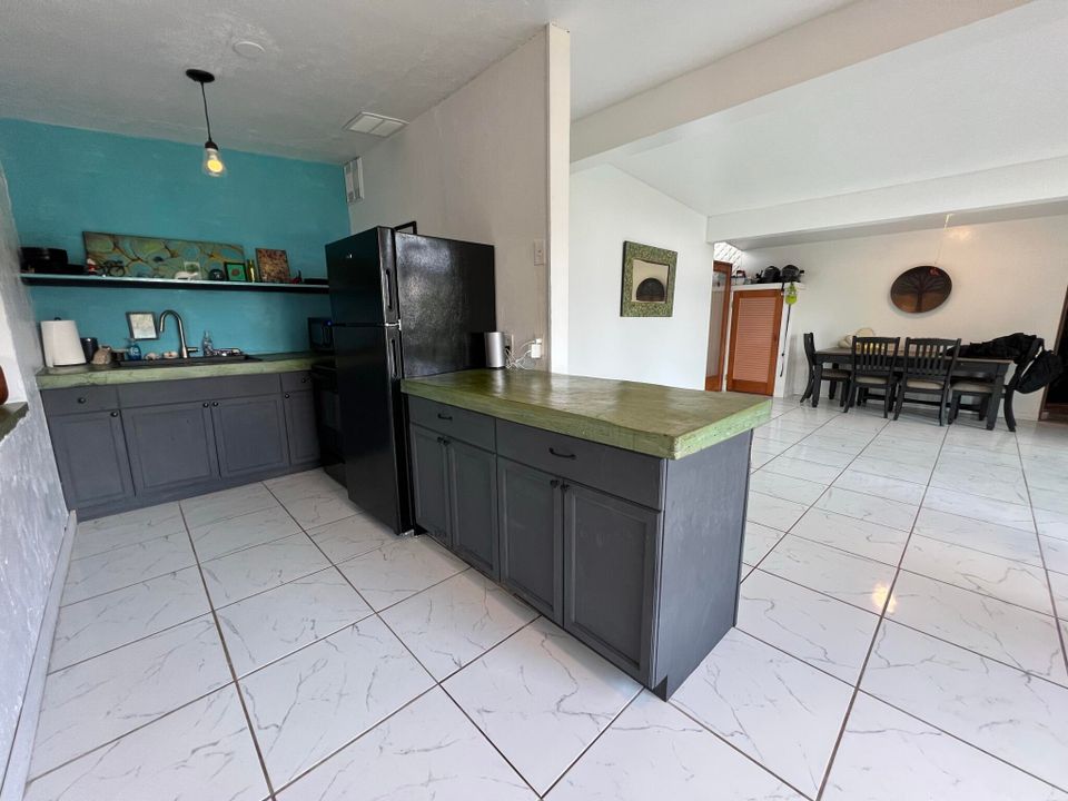 Recently Sold: $550,000 (2 beds, 1 baths, 1087 Square Feet)