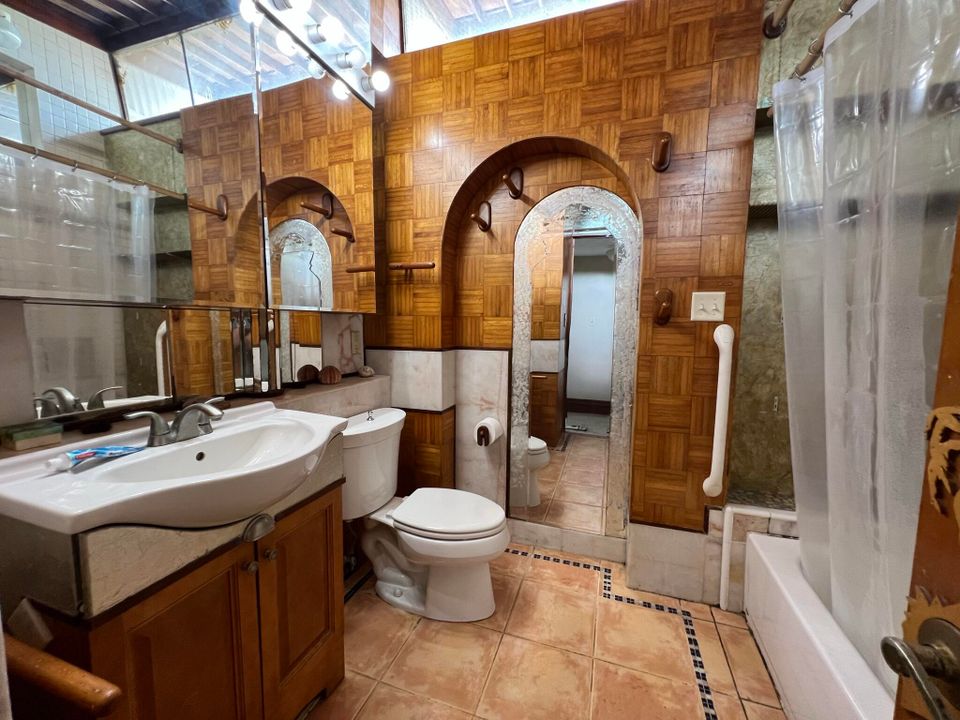 最近售出: $550,000 (2 贝兹, 1 浴室, 1087 平方英尺)