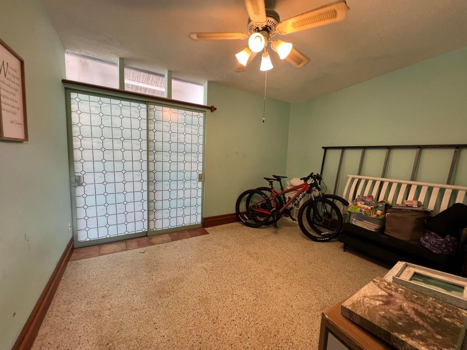 Recently Sold: $550,000 (2 beds, 1 baths, 1087 Square Feet)