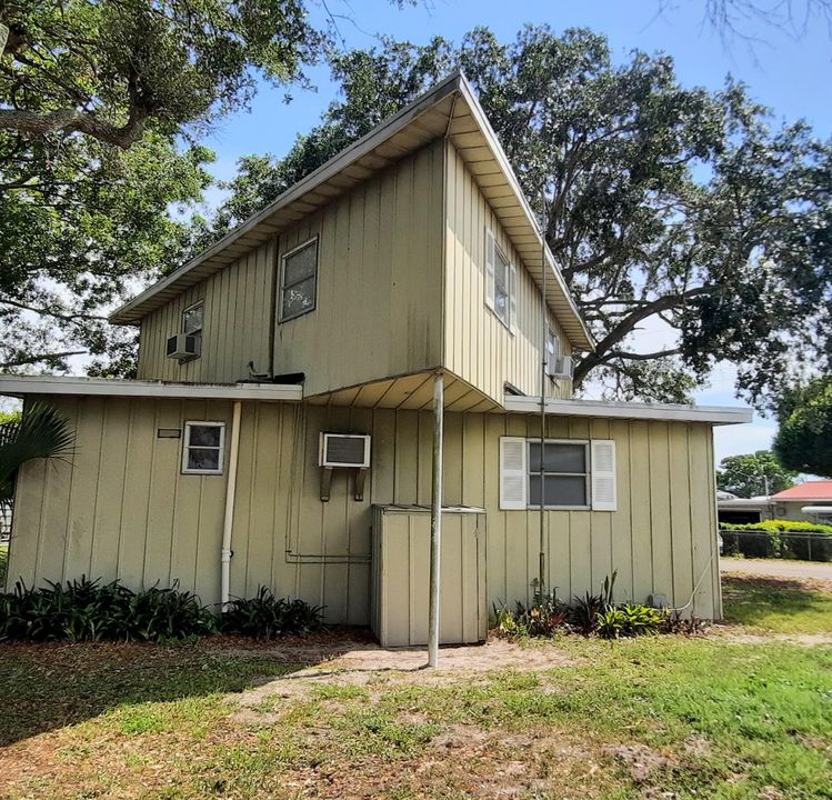 Recently Sold: $145,000 (2 beds, 1 baths, 890 Square Feet)