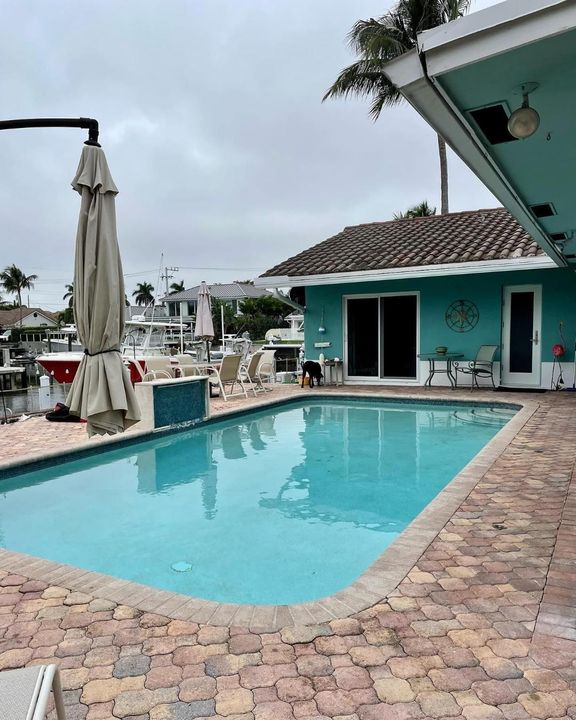Recently Sold: $2,000,000 (3 beds, 2 baths, 2076 Square Feet)