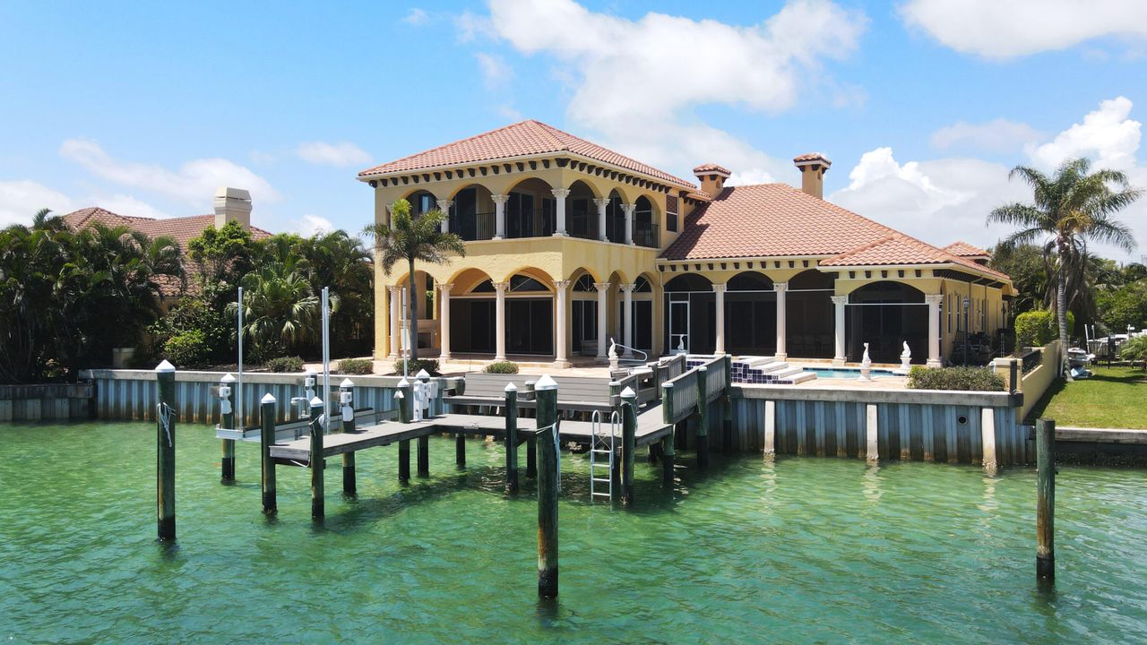 Recently Sold: $9,000,000 (3 beds, 3 baths, 5319 Square Feet)