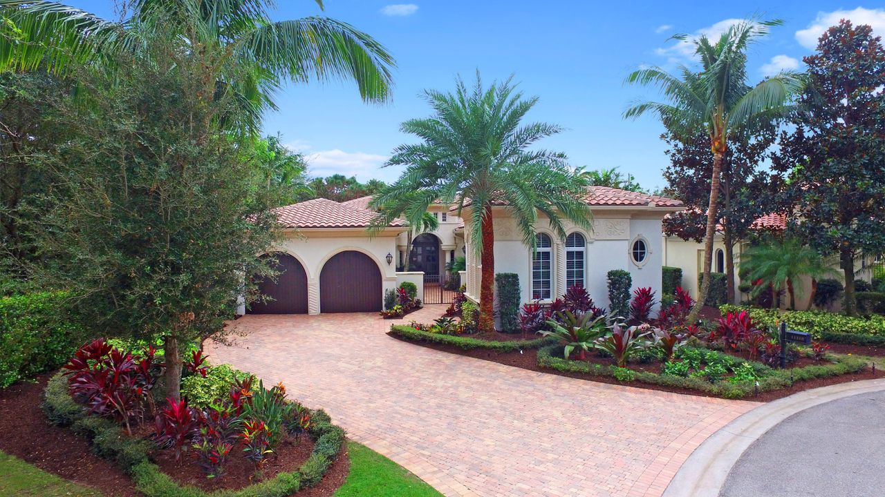 Recently Sold: $4,100,000 (4 beds, 4 baths, 4057 Square Feet)