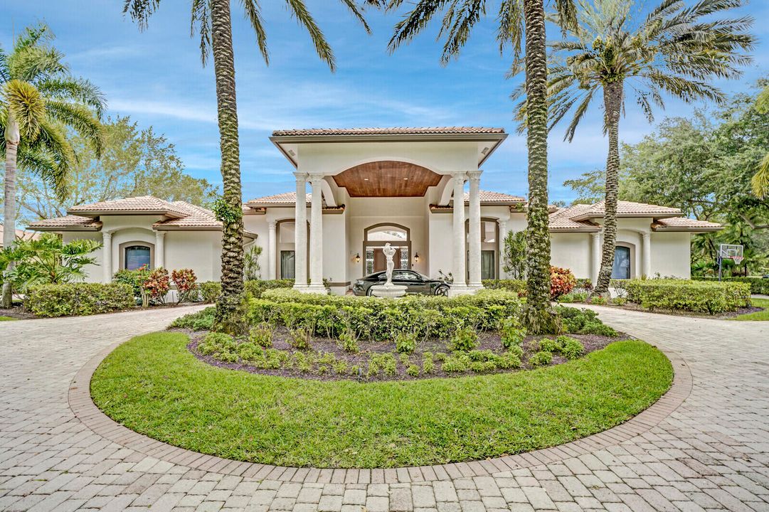 Recently Sold: $3,200,000 (6 beds, 6 baths, 6566 Square Feet)