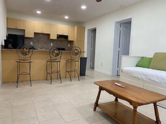 Recently Rented: $1,600 (1 beds, 1 baths, 500 Square Feet)