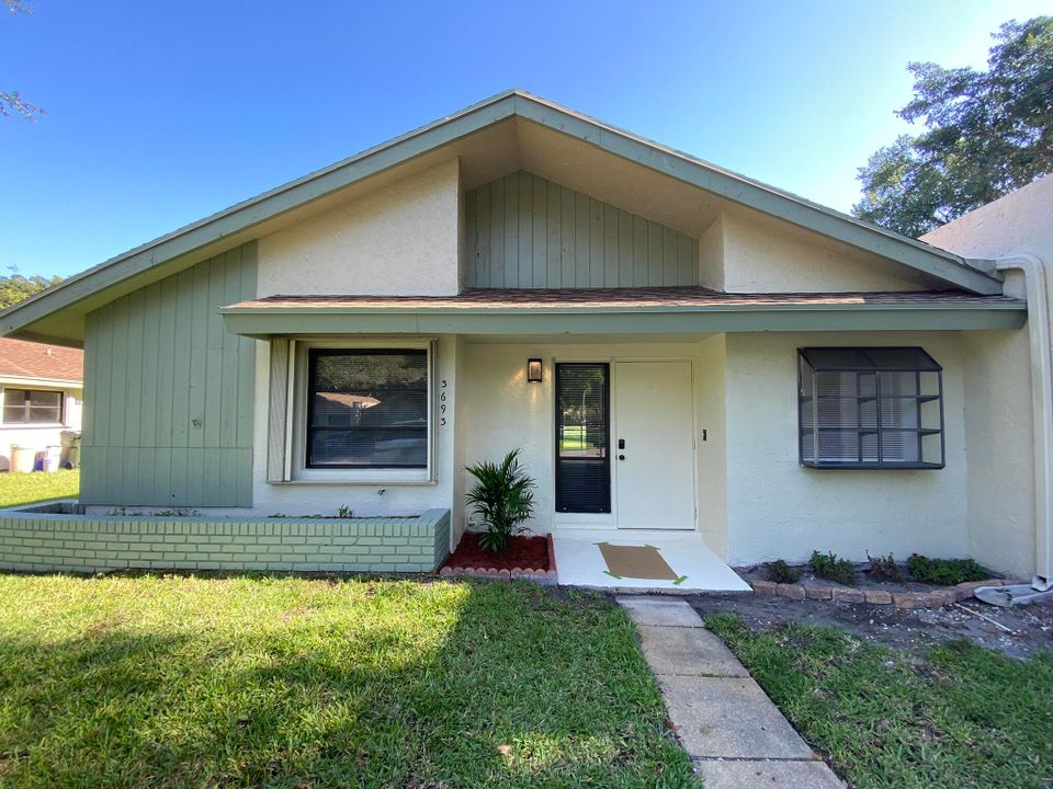 最近售出: $369,000 (2 贝兹, 2 浴室, 1212 平方英尺)