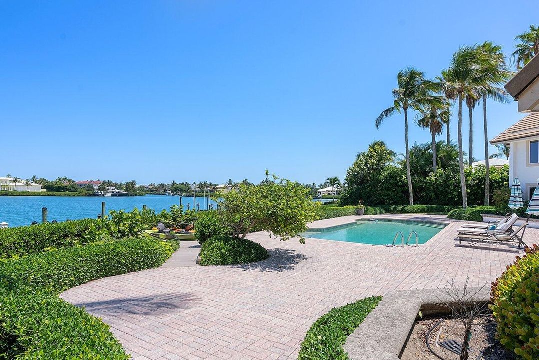 Recently Sold: $4,950,000 (5 beds, 6 baths, 7415 Square Feet)