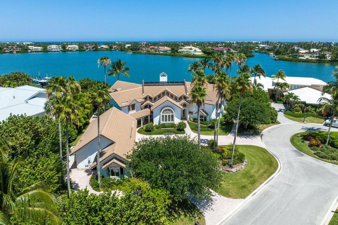 Recently Sold: $4,950,000 (5 beds, 6 baths, 7415 Square Feet)