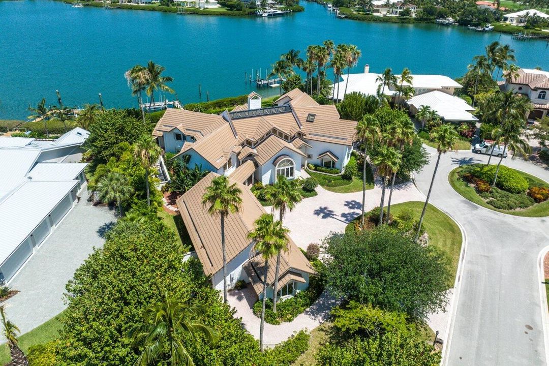 Recently Sold: $4,950,000 (5 beds, 6 baths, 7415 Square Feet)