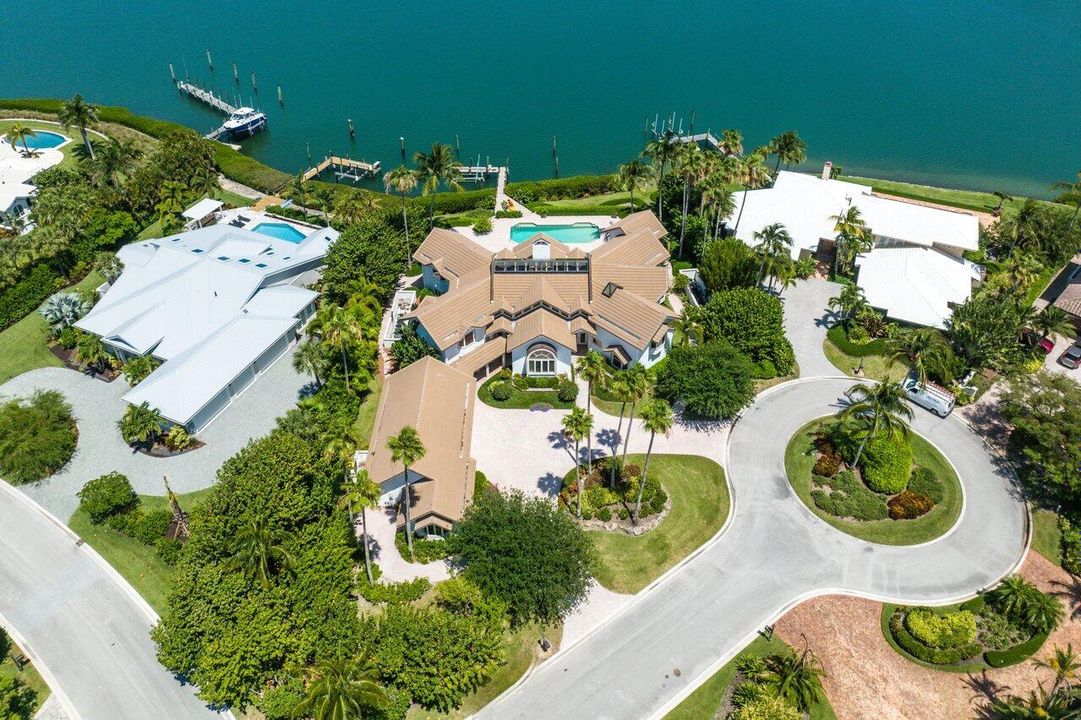 Recently Sold: $4,950,000 (5 beds, 6 baths, 7415 Square Feet)