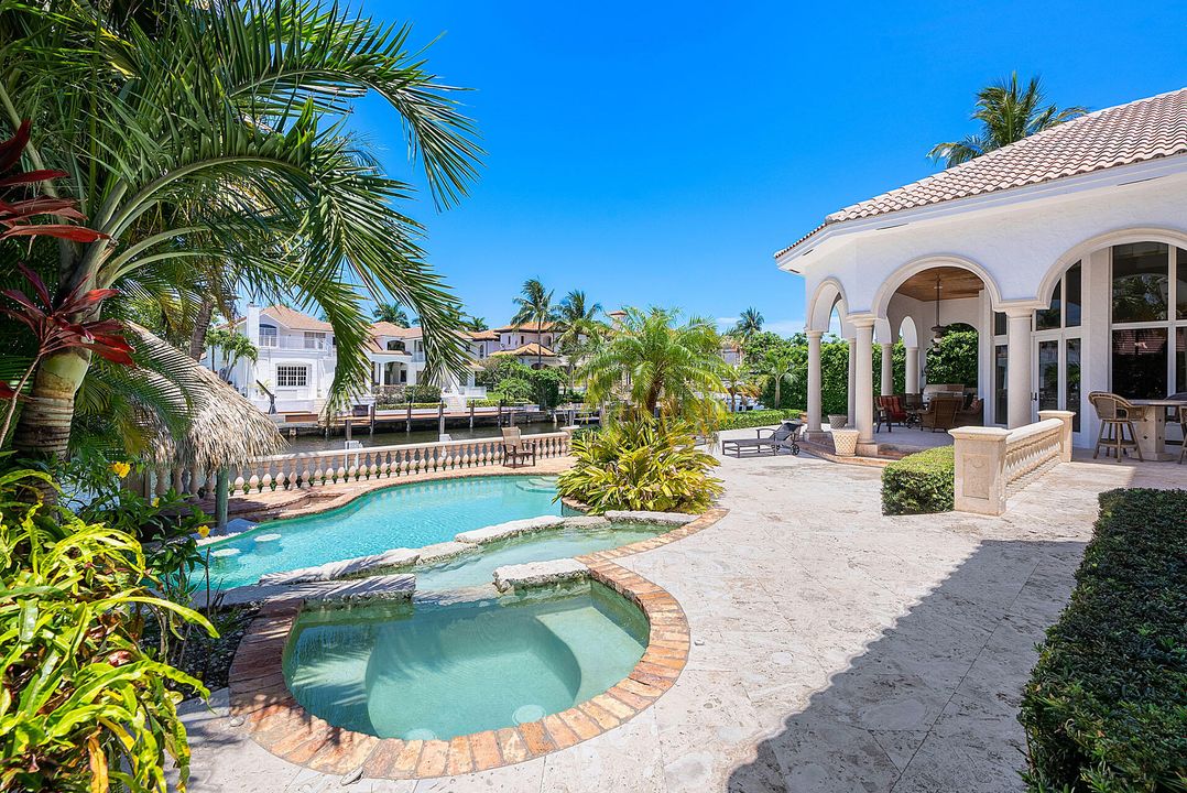 Recently Sold: $8,590,000 (5 beds, 6 baths, 6105 Square Feet)