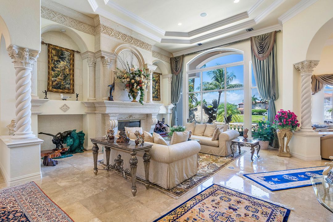 Recently Sold: $8,590,000 (5 beds, 6 baths, 6105 Square Feet)