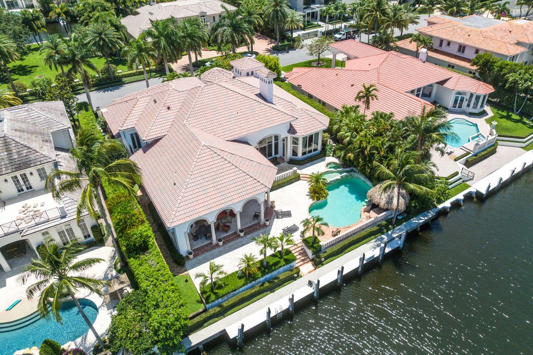 Recently Sold: $8,590,000 (5 beds, 6 baths, 6105 Square Feet)