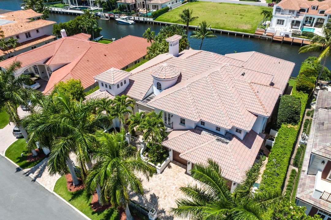 Recently Sold: $8,590,000 (5 beds, 6 baths, 6105 Square Feet)