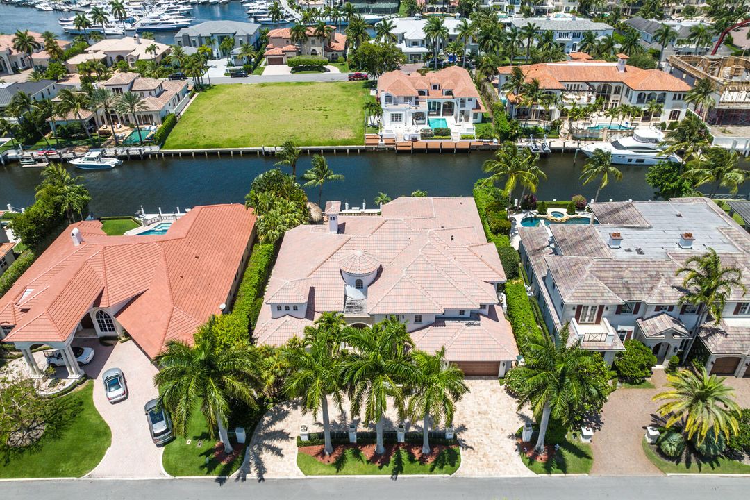 Recently Sold: $8,590,000 (5 beds, 6 baths, 6105 Square Feet)