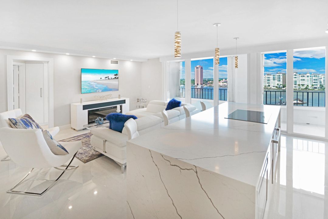 Recently Sold: $1,399,000 (2 beds, 2 baths, 1351 Square Feet)