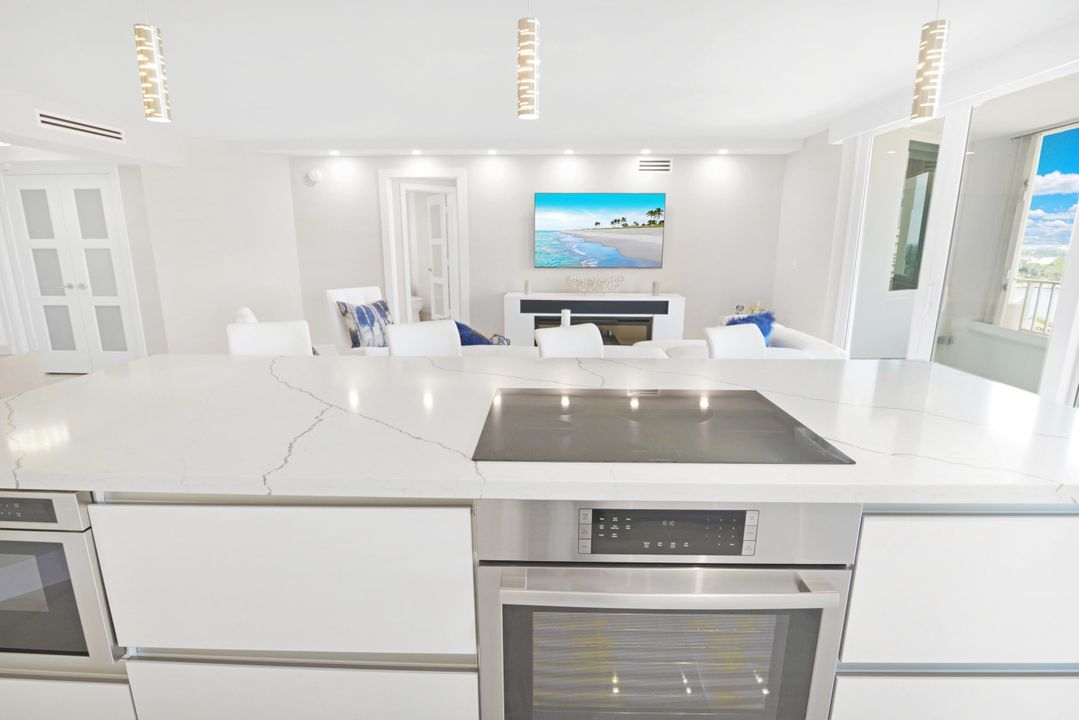 Recently Sold: $1,399,000 (2 beds, 2 baths, 1351 Square Feet)