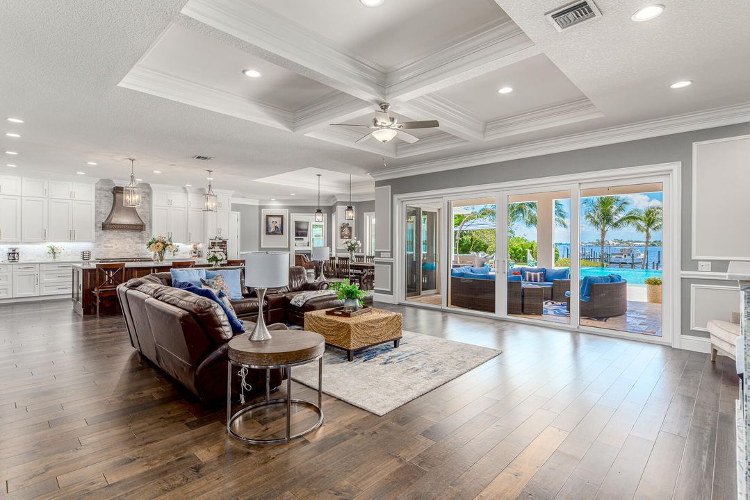 Recently Sold: $5,850,000 (6 beds, 4 baths, 6157 Square Feet)