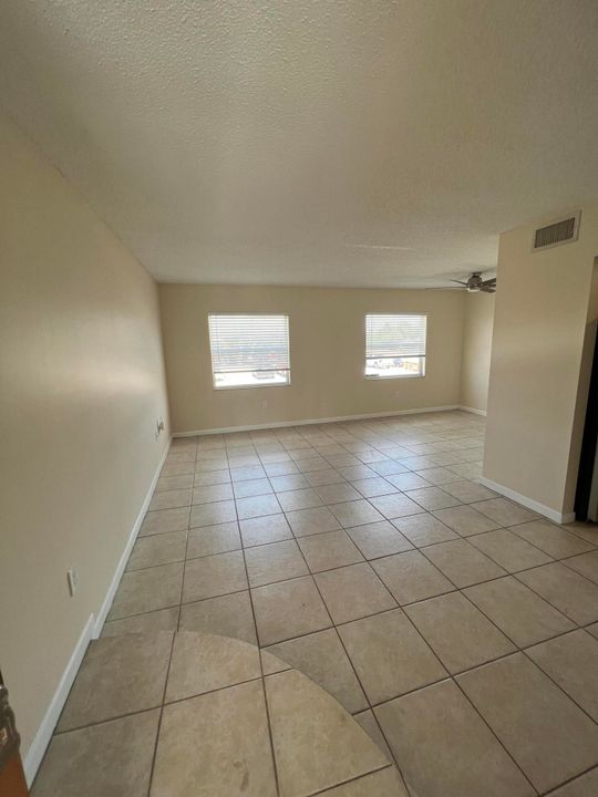 Recently Rented: $1,350 (1 beds, 1 baths, 5500 Square Feet)