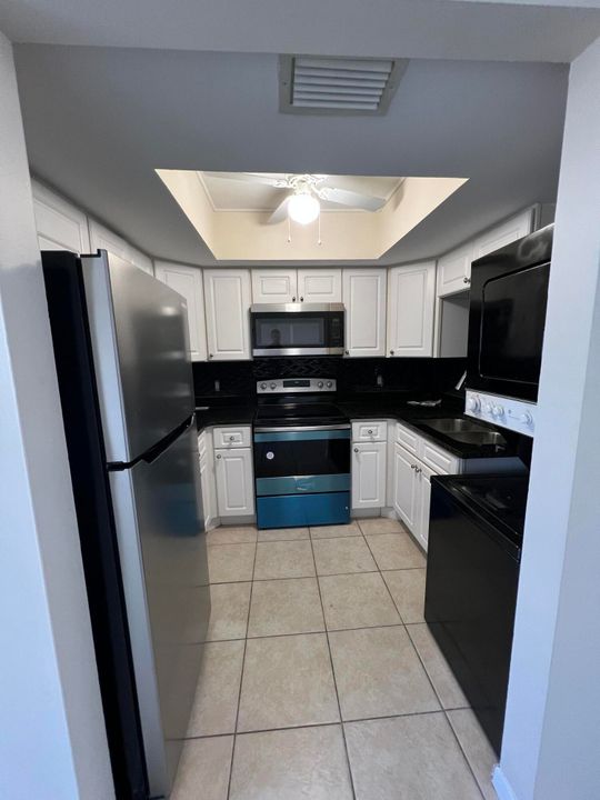 Recently Rented: $1,350 (1 beds, 1 baths, 5500 Square Feet)