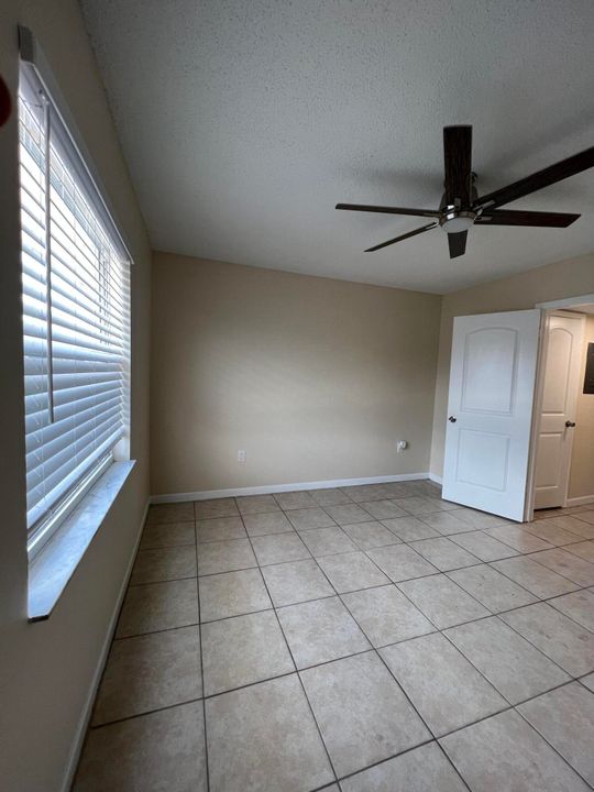 Recently Rented: $1,350 (1 beds, 1 baths, 5500 Square Feet)