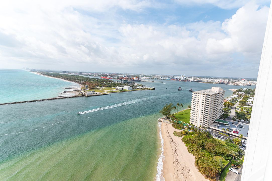Recently Sold: $1,399,999 (2 beds, 2 baths, 2011 Square Feet)
