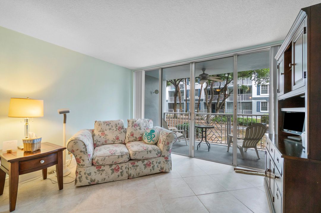 Recently Sold: $245,000 (2 beds, 2 baths, 1009 Square Feet)