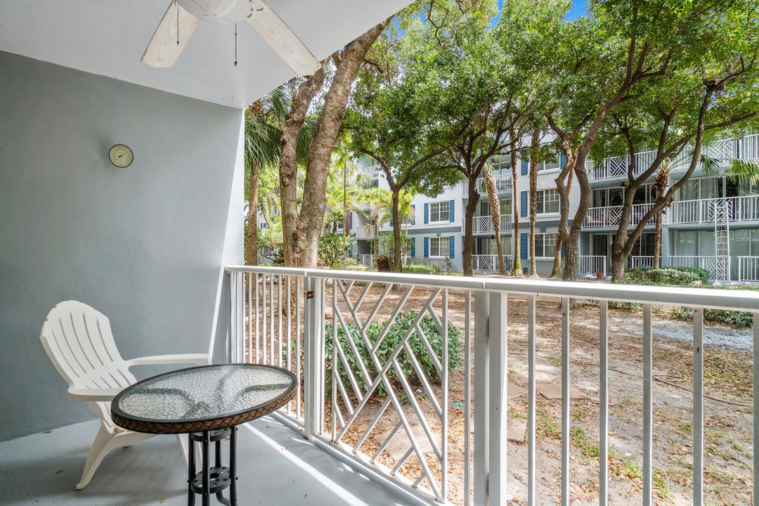 Recently Sold: $245,000 (2 beds, 2 baths, 1009 Square Feet)