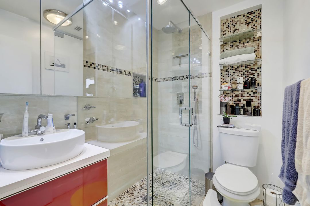 最近售出: $675,000 (3 贝兹, 2 浴室, 1555 平方英尺)