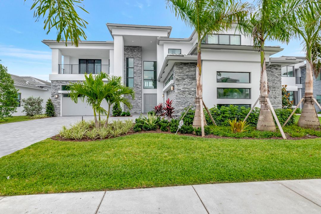 Recently Sold: $3,699,000 (5 beds, 6 baths, 5832 Square Feet)