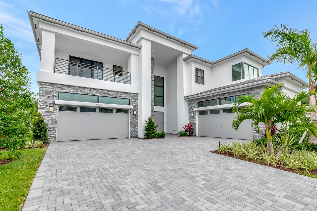 Recently Sold: $3,699,000 (5 beds, 6 baths, 5832 Square Feet)