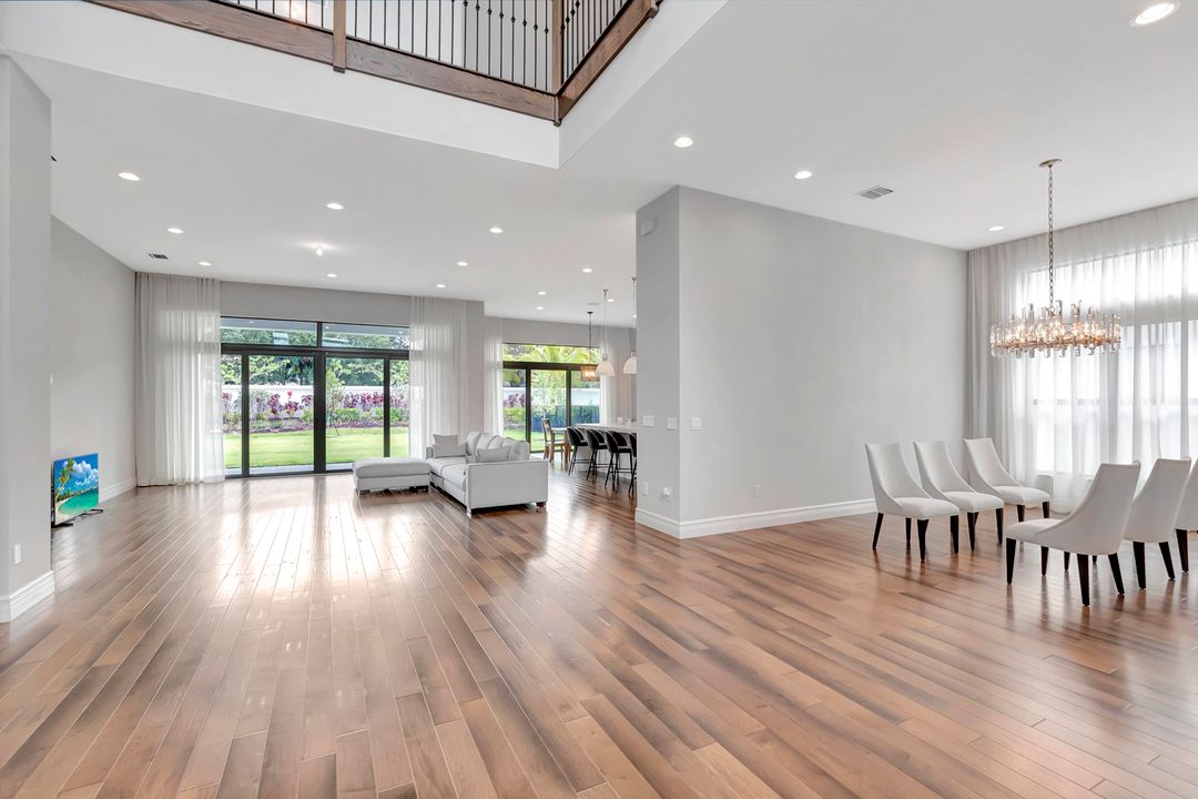 Recently Sold: $3,699,000 (5 beds, 6 baths, 5832 Square Feet)